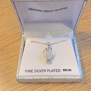 Silver plated white druzy quartz stone necklace 🔸